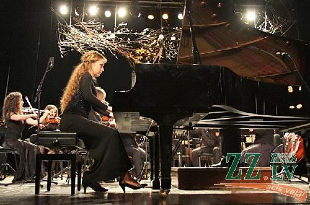 Trešdien pulksten 17.30 pilsētas kultūras namā notika Jelgavas Mūzikas vidusskolas lielais pavasara koncerts.

Lielā pavasara koncerta otrajai daļai toni uzdeva Raita Ašmaņa vadītais Mūzikas vidusskolas bigbends, bet pirmajā skanēja...