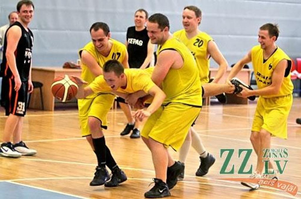 Nedēļas foto. Atsūti savu parakstu!

Ko laukumā dara «Brāļi Ilmāri»?

Aicinām jūs, lasītāji, iesūtīt publicēšanai gan savas, smaidu raisošas, ar Jelgavu un novadiem saistītas fotogrāfijas, gan asprātīgus parakstus publicētajam fotomirklim....