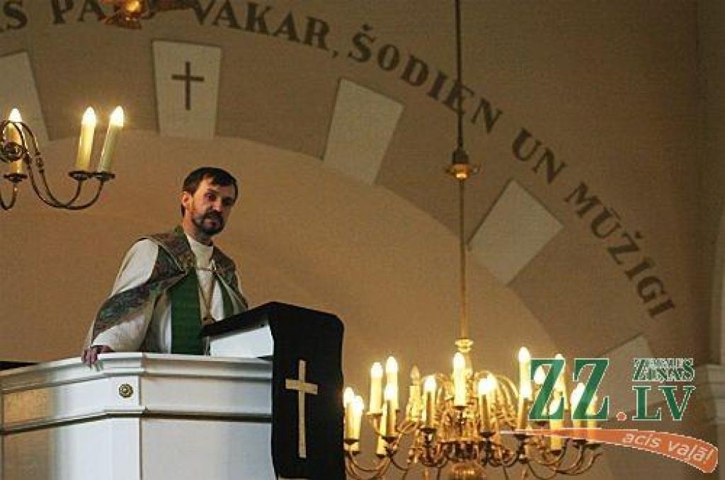 Luterāņu baznīcas arhibīskaps Jānis Vanags Sv.Annas katedrālē Jelgavā.
Autors: no ZZ arhīva