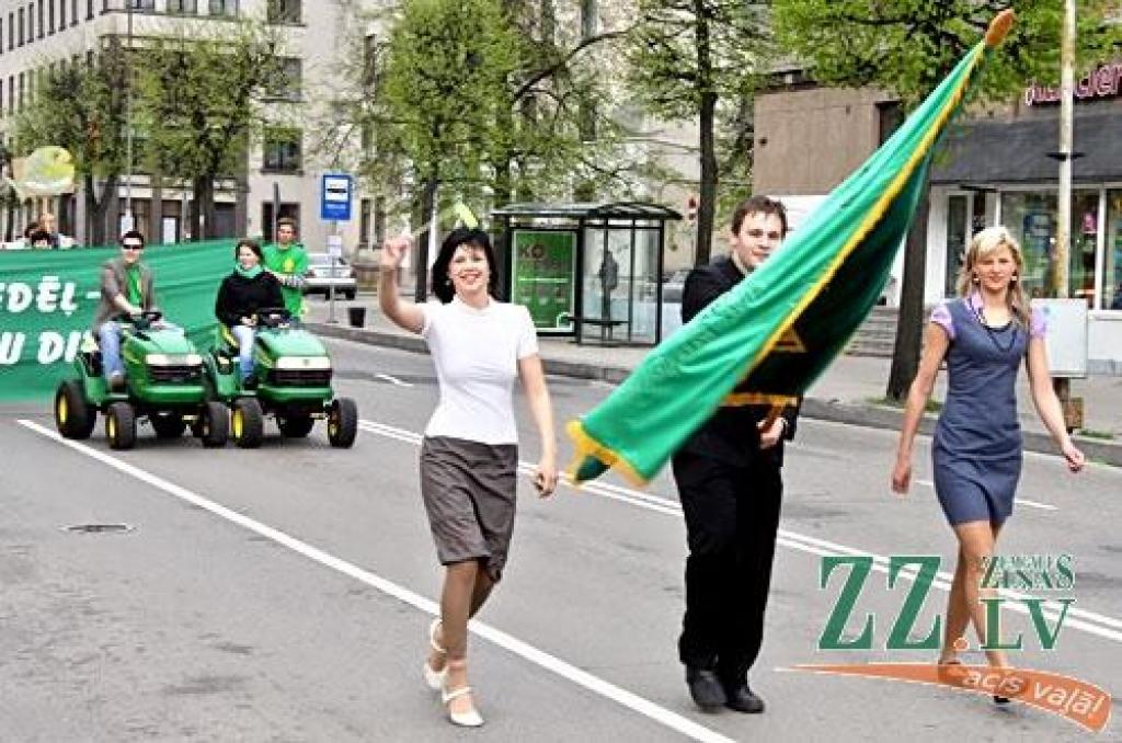«Agronomu dienas», kas šorīt sākās ar gājienu Jelgavas ielās, šodien norisinās Jelgavā, bet rīt pārcelsies uz Vecauci. «Agronomu dienas» turpina tradicionālo LLU fakultāšu svētku sēriju, kur pēdējās fakultāšu dienas - «Vetu dienas 2010» -...