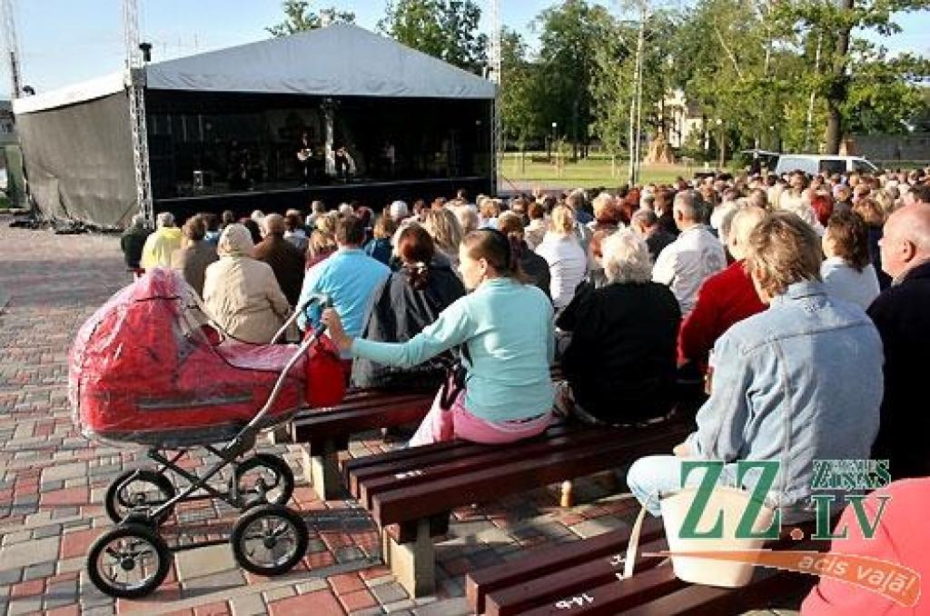 Pilsētas svētku pasākumos neiztikt bez Uzvaras parka brīvdabas estrādes.
Autors: no ZZ arhīva