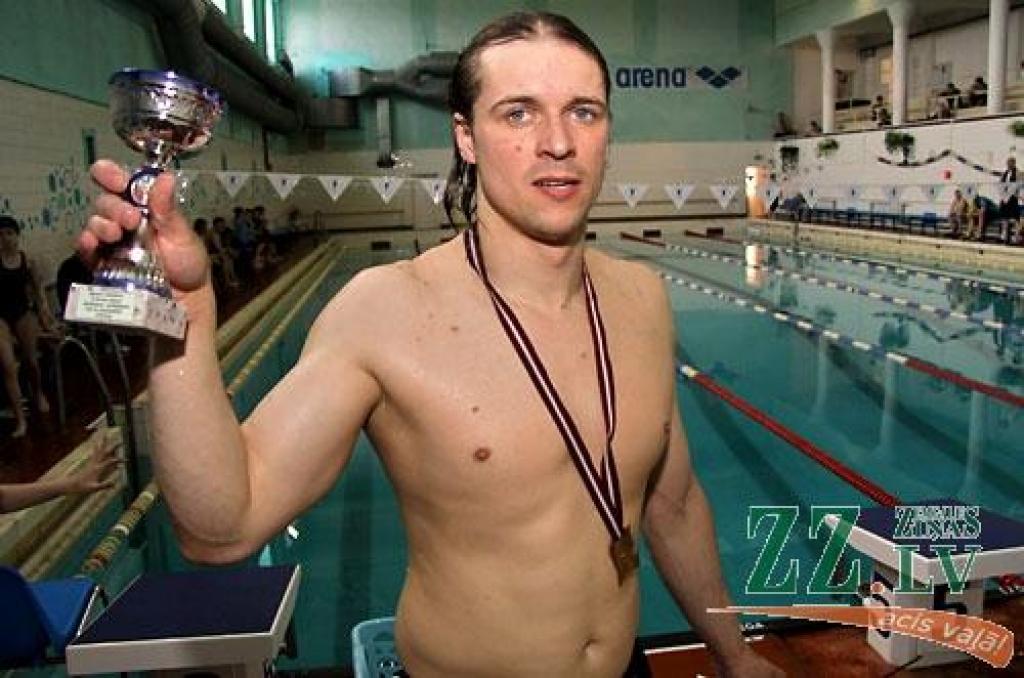 Jaroslavs Orbidāns sporta meistara Aigara Kresa kausu 100 metru tauriņstilā izcīnīja, distanci nopeldot 59,96 sekundēs.
Autors: Agris Samcovs