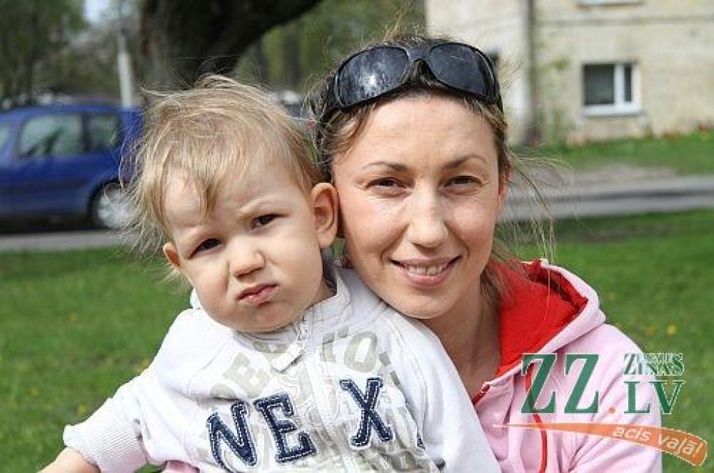 Evita Reinberga ar mazo Māri.
Autors: Agris Samcovs