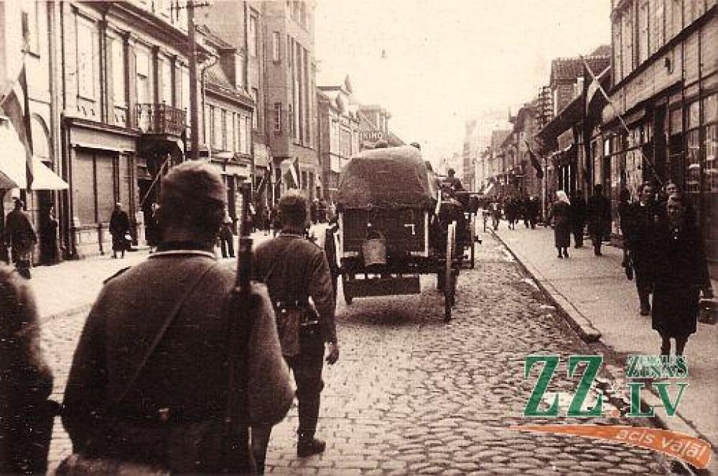 Šoreiz vecā bilde vienlaikus ir pretrunīgi pasniegtu vēstures notikumu liecība. Pirms 69 gadiem - 1941.gada 29.jūnijā - Jelgavu sasniedza Otrais pasaules karš, un pilsētā iesoļoja vācieši bez šaušanas un bez vardarbības, un, kā redzams...