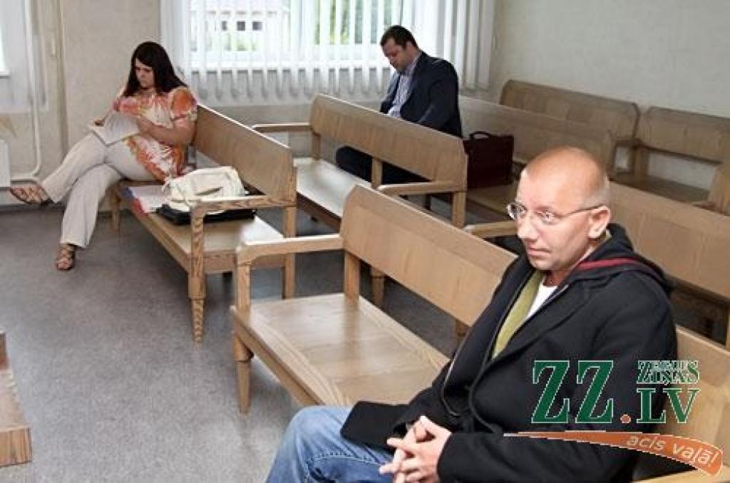 Jānis Freidenfelds ierodas uz tiesas sēdi.
Autors: Agris Samcovs