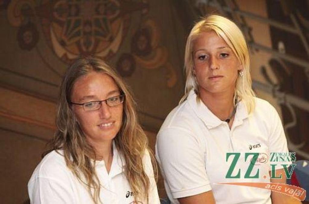 Inguna Minusa (no kreisās) un Inese Jursone.
Autors: Kristaps Kalns, «Dienas mediji»