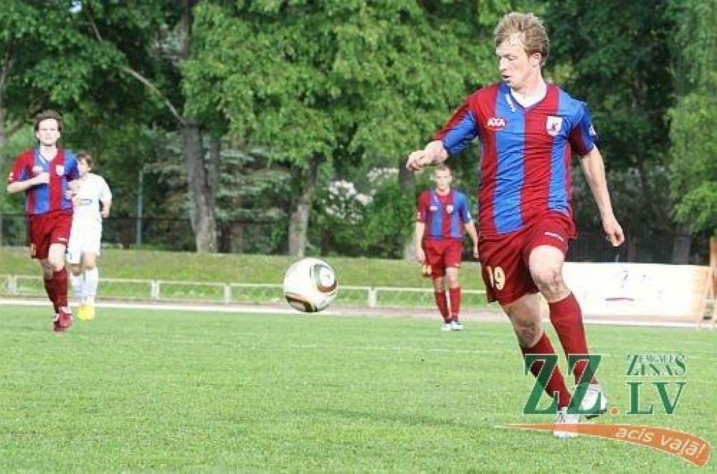 24 gadus vecais FK «Jelgava» uzbrucējs O.Malašenoks ar 7 gūtajiem vārtiem patlaban ir trešais rezultatīvākais virslīgā.
Autors: Maira Dudareva