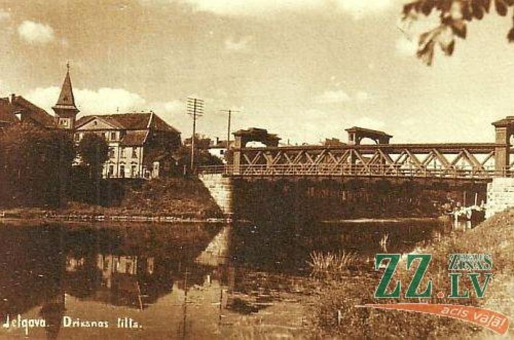 Vecajā attēlā redzams greznais tilts pār Driksu, kuru sauca arī par Ķeizara tiltu, taču, kā liecina diskā «Jelgava: arhitektūras un mākslas virtuālā rekonstrukcija» sniegtie dati, senākās rakstveida ziņas par tiltu pār Driksu saglabājušās...