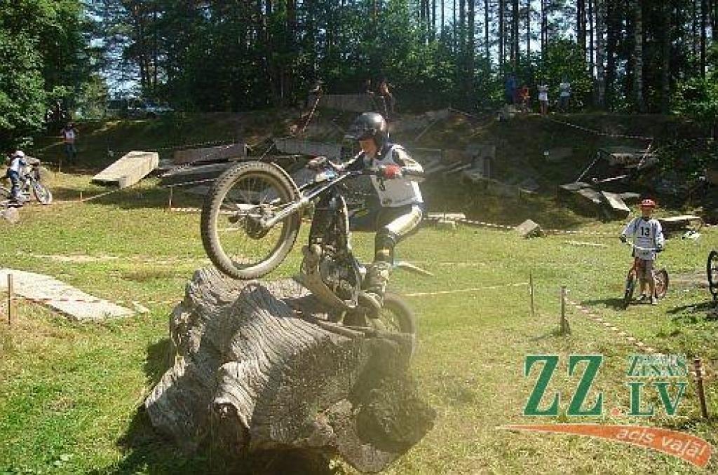 Uz pirmo vietu pakāpies Andris Grīnfelds.
Autors: no «Agarska triāla kluba» arhīva