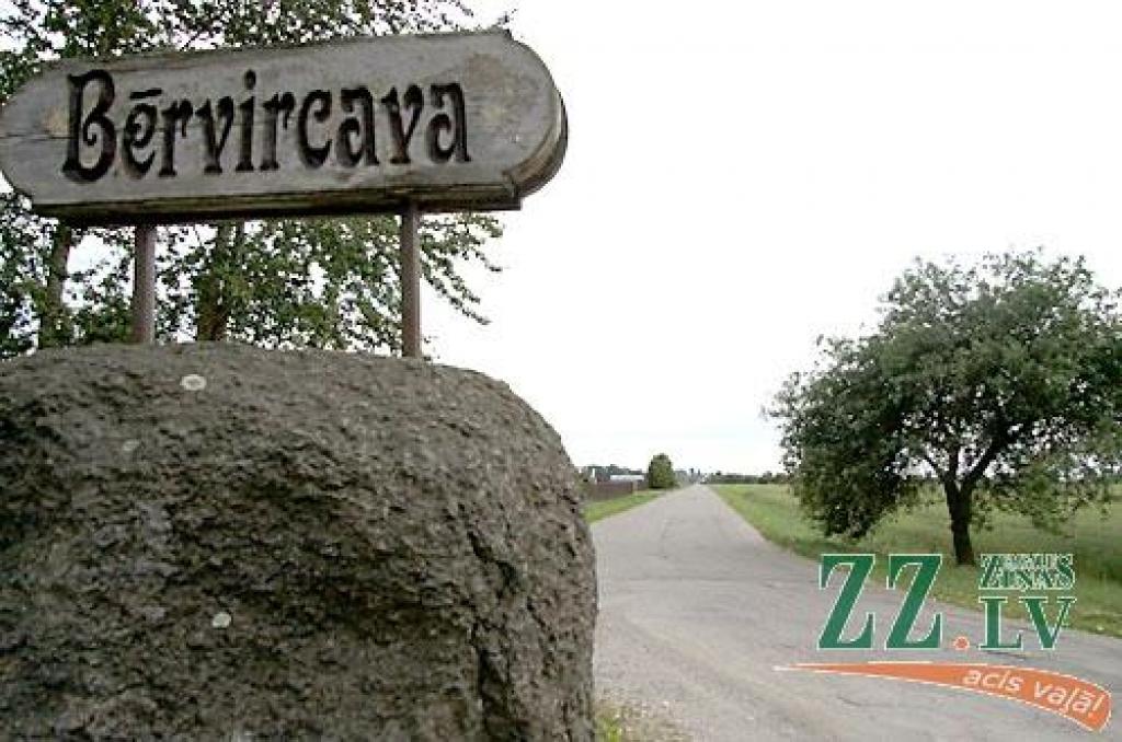 «Hruščova šoseja», kas ved uz Bērvircavas centru, uzbūvēta pusotrā diennaktī.
Autors: Maira Dudareva