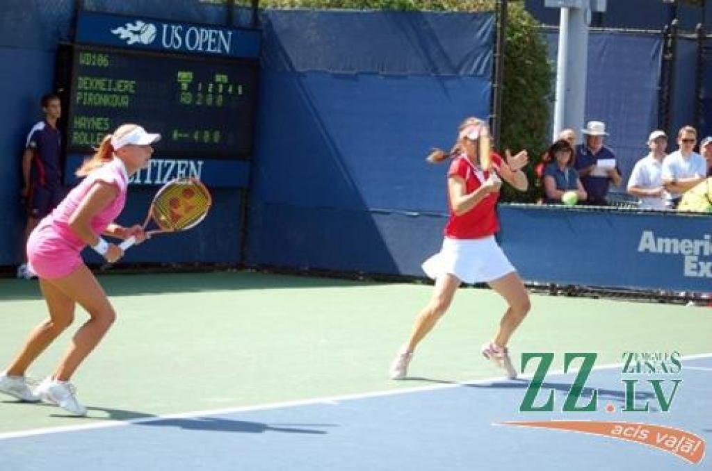 Pa kreisi - Līga Dekmeijere vienā no iepriekšējiem «US Open» turnīriem.
Autors: no Līgas Dekmeijeres personīgā arhīva