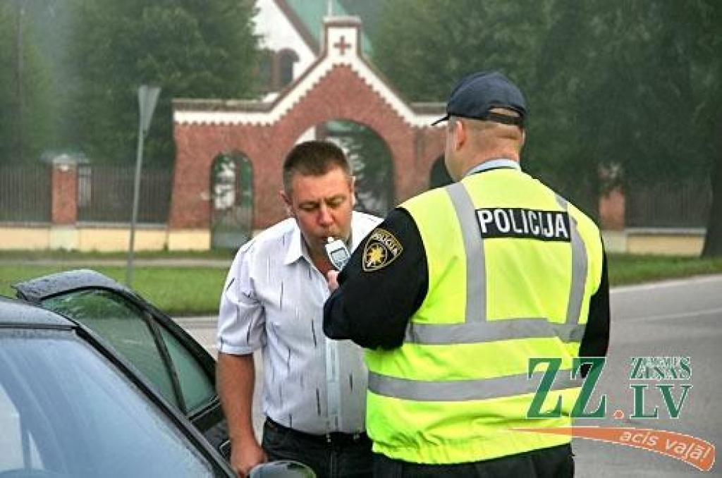 Arī ar šo vīrieti pie stūres viss bija kārtībā.
Autors: Agris Samcovs