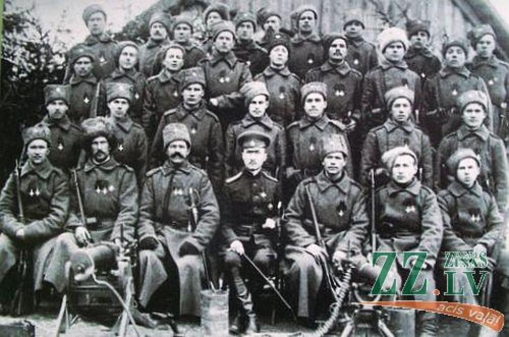 1.Daugavgrīvas bataljona strēlnieki pēc apbalvošanas ar Sv.Jura krustu 1915.gadā.
Autors: no autora arhīva