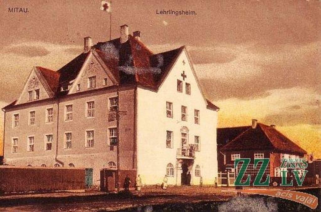 Jelgavas Vakara (maiņu) vidusskolas ēka ir starp tām vecajām Jelgavas mājām, kas sasniegusi mūsdienas, taču ar citādu jumta izbūvi. Ēka atrodas Mazā ceļa un Skolotāju ielas stūrī (ielu nosaukumi ir tie paši, kas pirms kara). Tās agrākā...