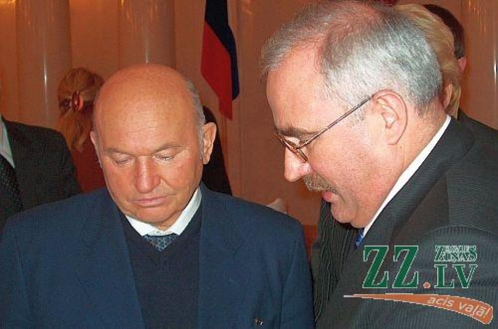 J.Lužkovs ar A.Rāviņu Maskavā.
Autors: no ZZ arhīva