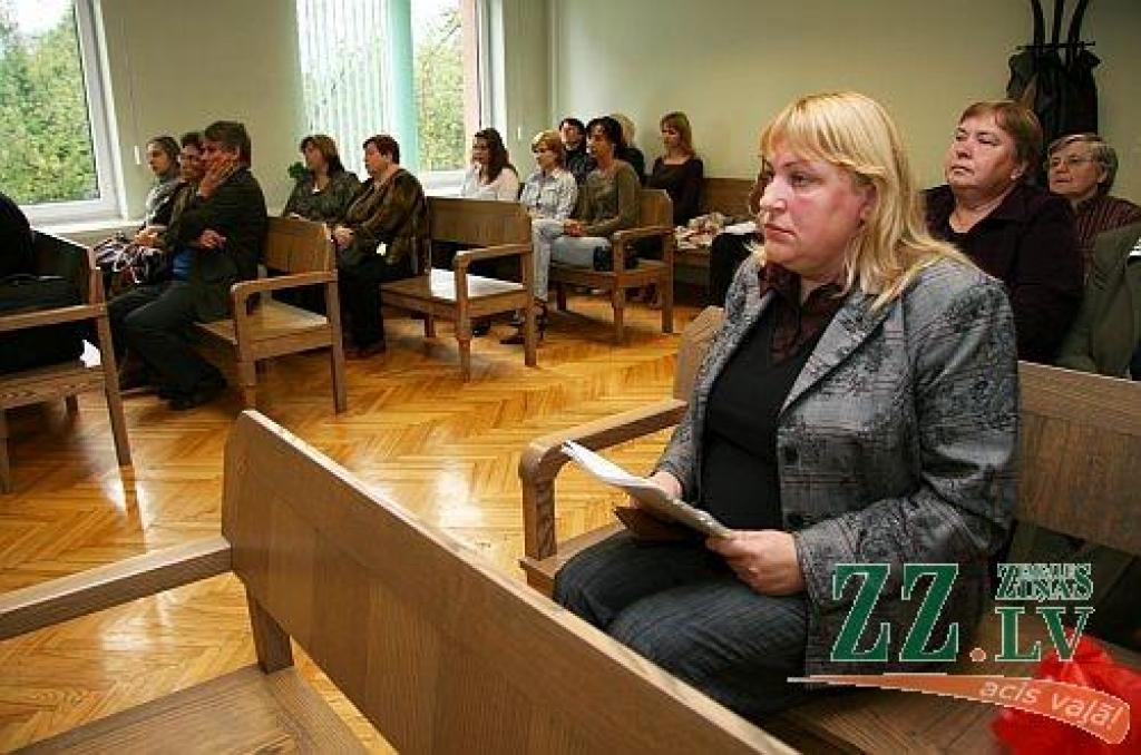 SIA «Vedgas» valdes locekle Gunta Špera pirms tiesas sēdes.
Autors: Agris Samcovs