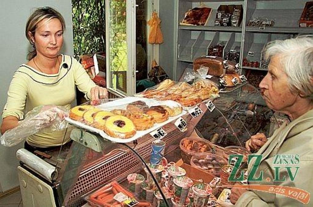 Pārdevējai Marinai Jarovikovai nav problēmu saprasties arī ar sociālā aprūpes nama «Jelgava» iemītniekiem, kas pēc dabas esot ļoti jauki un sirsnīgi. 
Autors: Agris Samcovs