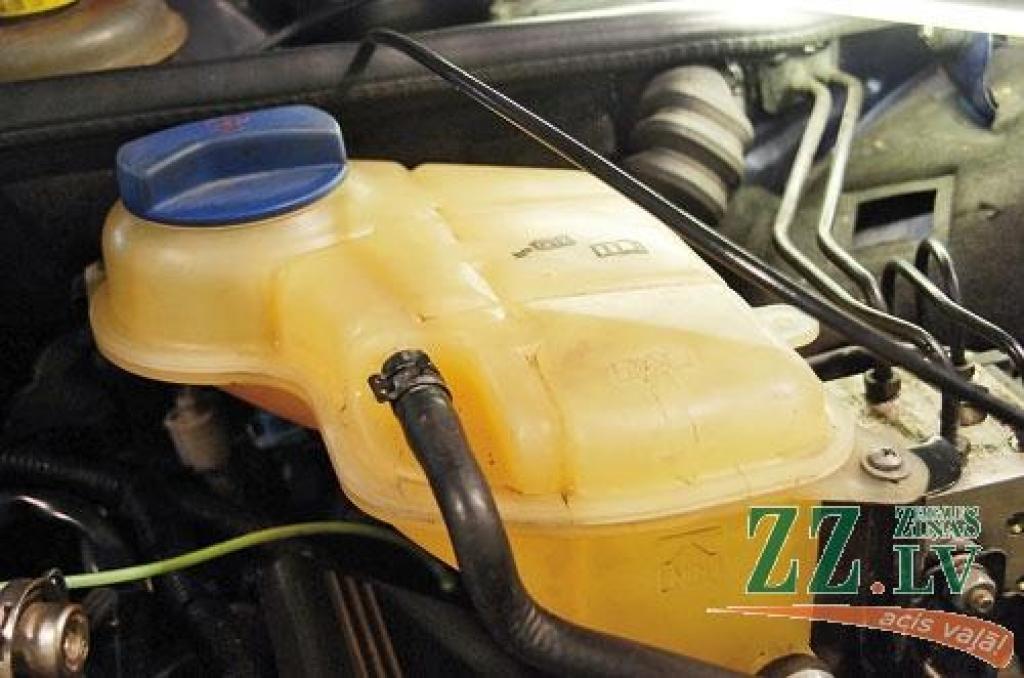 Lai atrastu pareizo šķidrumu, jāskatās, lai uz iepakojuma uzdrukātais tehniskās specifikācijas apzīmējums sakrīt ar ražotāja norādīto, kas bieži ir redzams arī uz dzesēšanas šķidruma tvertnes. Ja rodas šaubas, jāvaicā padoms pārdevējam. 