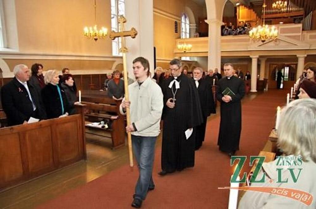 Latvijas Republikas proklamēšanas 92.gadadienas svētku pasākumi 18.novembrī Jelgavā sākās ar ekumēnisko dievkalpojumu Sv.Annas katedrālē, uz kuru bija ieradies  LELB Liepājas diecēzes bīskaps Pāvils Brūvers, bet līdz ar Sv.Annas draudzes...