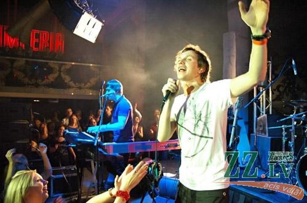 Jau kādu laiku turpinās grupas «Prāta vētra» koncertturneja, kas veltīta pēdējās demitgades dziesmu krājumam «Izlase 2000-2010». Līdz abiem koncertiem Rīgā 10. un 11.decembrī «Arēnā Rīga» grupa uzstāsies Helsinkos, Samarā (Krievija),...