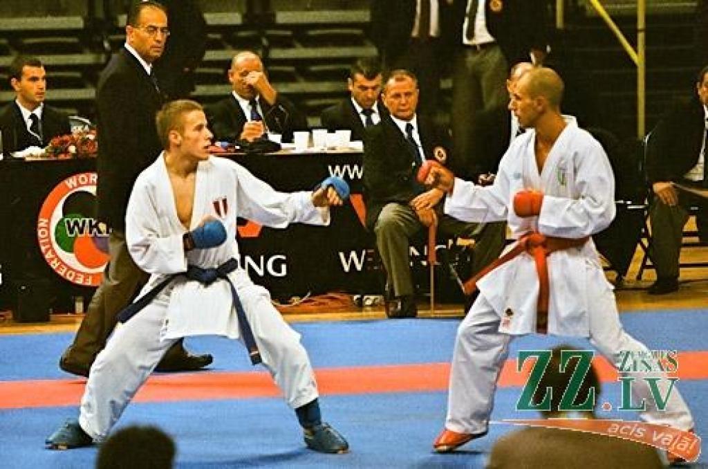Kalvis, debitējot pasaules karatē čempionātā pieaugušajiem Belgradā, izcīnījis bronzas godalgu.
Autors: no sportista arhīva