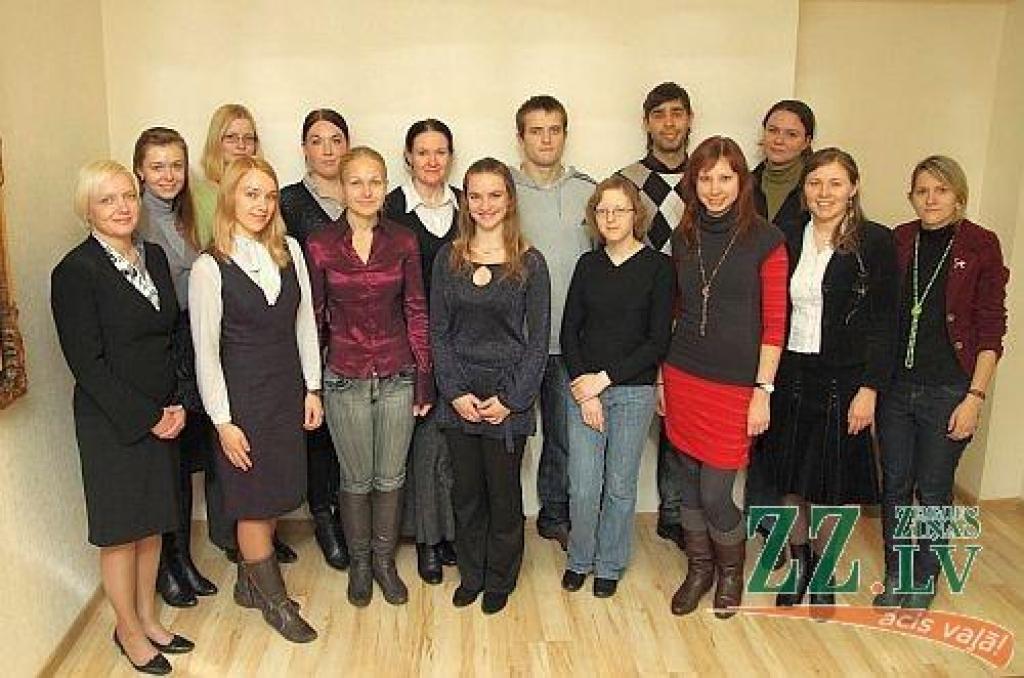 Otrā no labās pirmajā rindā - «Ad Verbum» stipendiāte Aļesja Lavrinoviča.
Autors: no LU arhīva