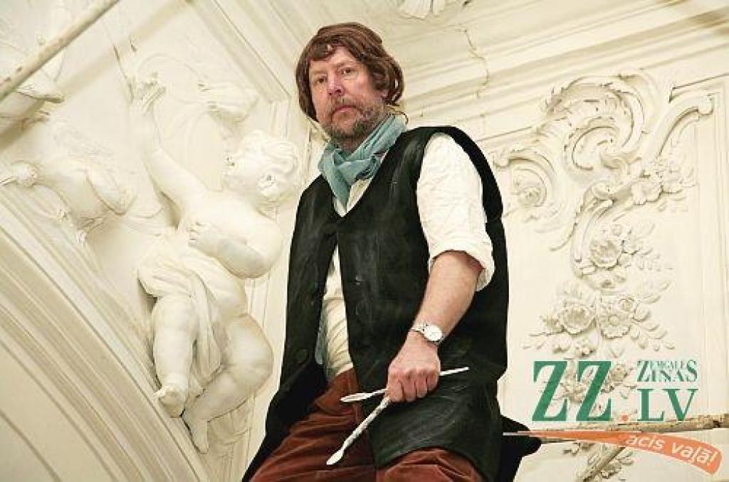 G.Grīnfelds kā J.M.Grafs, uzņemot dokumentālu filmu «272 Rundāles pils mirkļi» par Rundāles pils restaurāciju.
Autors: no Rundāles pils muzeja arhīva