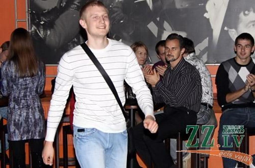 Par FK «Jelgava» labāko spēlētāju atzina vārtsargu Marku Bogdanovu
Autors: Agris Samcovs