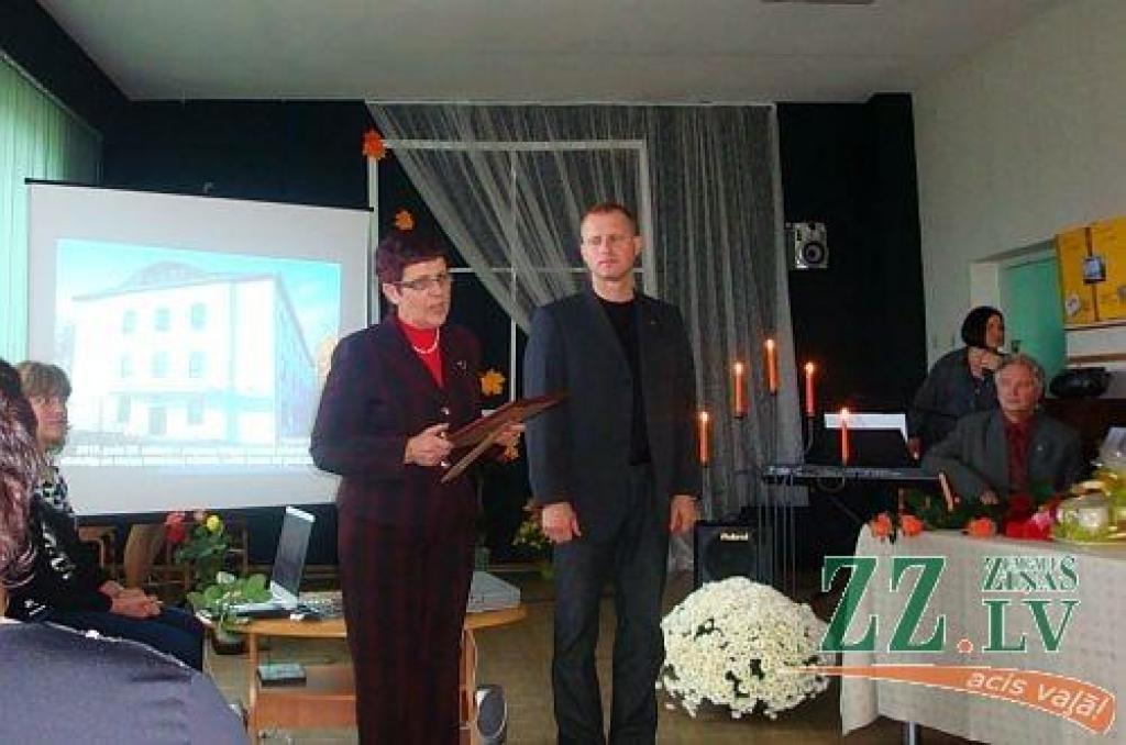 Autors: no Jelgavas Vakara (maiņu) vidusskolas arhīva