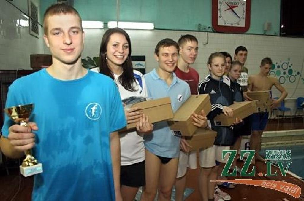 Augstvērtīgāko rezultātu guvēji; priekšplānā Jānis Freimanis un Ilona Badune.
Autors: Agris Samcovs