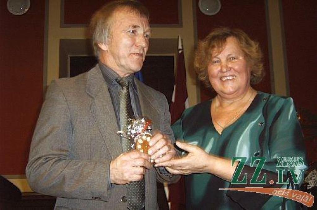 Andris Felss un pensionētā skolotāja Spodra Purviņa.
Autors: Andris Tomašūns