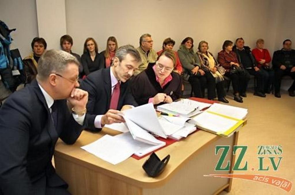 Pēc deviņām dienām Administratīvā rajona tiesa paziņos nolēmumu pirmdien skatītajā dāņu uzņēmuma «Latagro» attīstītā Sesavas cūku megakompleksa lietā.
Autors: Agris Samcovs