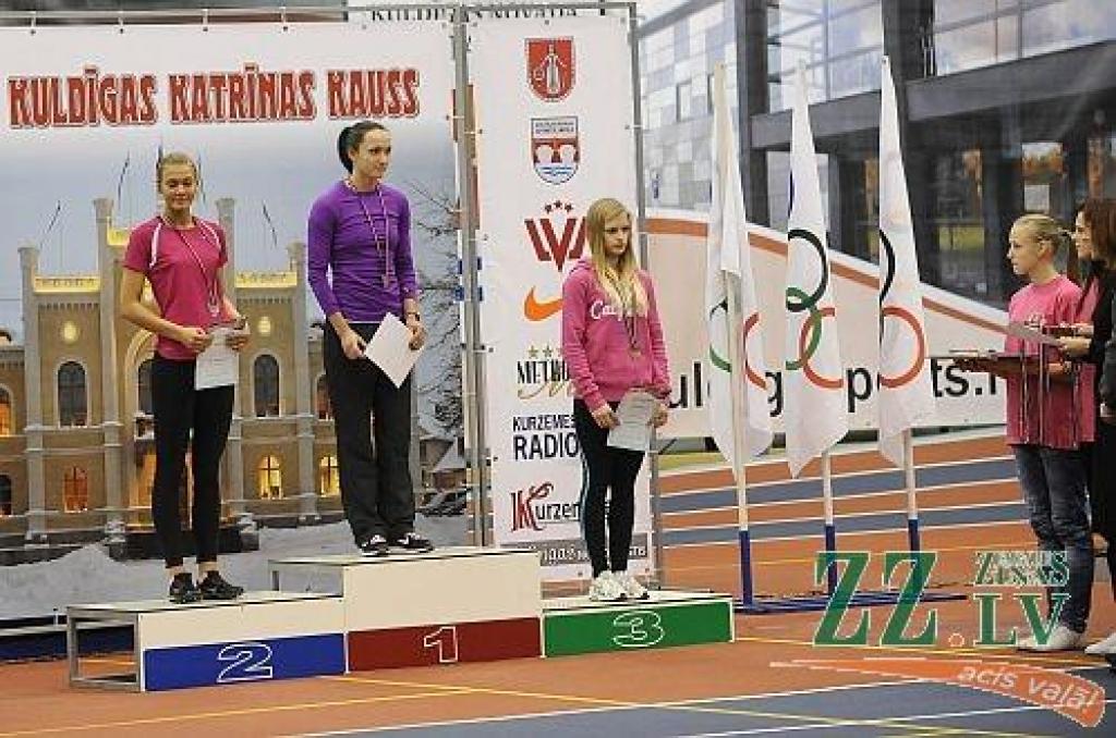 Jelgavas novada Sporta centra treneres Lailas Nagles audzēknes Inese Nagle un Laura Pavloviča izcīnījušas attiecīgi pirmo un otro vietu 60 metru skrējienā starptautiskajās vieglatlētikas sacensībās «Katrīnas kauss» Kuldīgā.
Autors: no dalībnieku arhīva