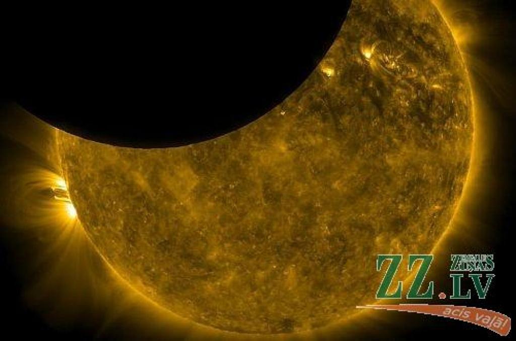 Teleskopa fiksēts daļējs saules aptumsums kosmiskajā telpā.
Autors: NASA Solar Dynamics Observatory