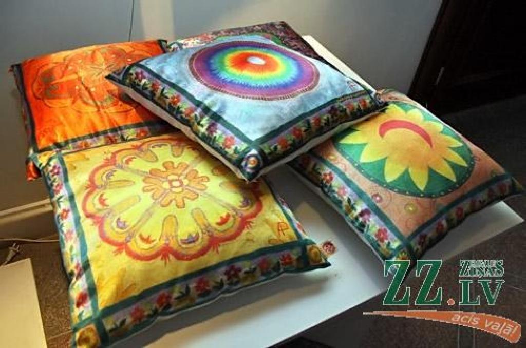 Trešdien, 2.februārī, pulksten 15 Ģederta Eliasa Jelgavas Vēstures un mākslas muzejā atklās ukraiņu mākslinieces Anželikas Rudnickas tekstiliju izstādi.

Beigusi Tarasa Ševčenko Kijevas Universitātes Žurnālistikas institūtu, popularitāti...