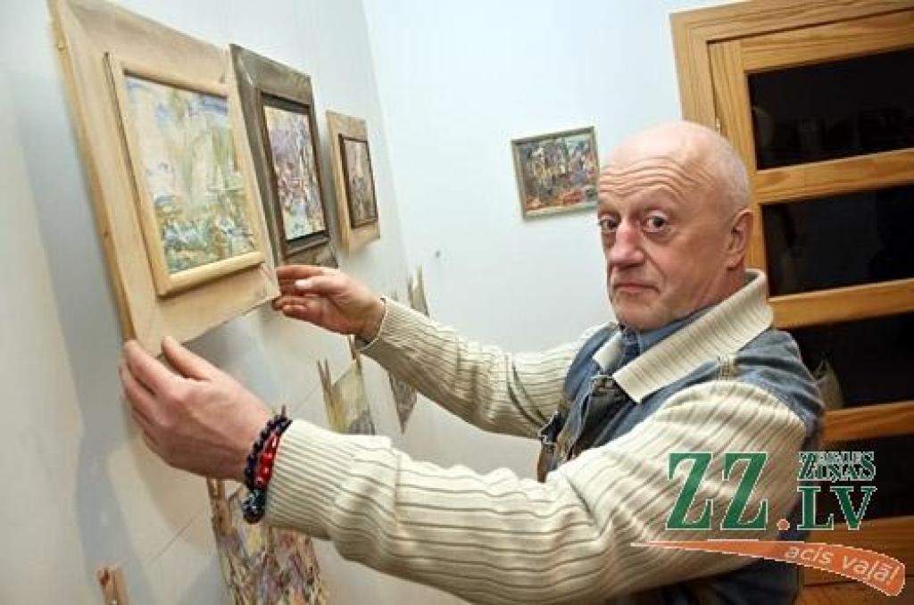 Piektdien tika atklāta Raimonda Līcīša gleznu izstāde «Veļi veļas kalnā» galerijā «Suņa taka» (Dobeles ielā 68). Mākslas galerija izstādi pasniedz un raksturo kā stāstu iztēlei. R.Līcītis uzbur knapi nojaušamus, vairāk vai mazāk saskatāmus...