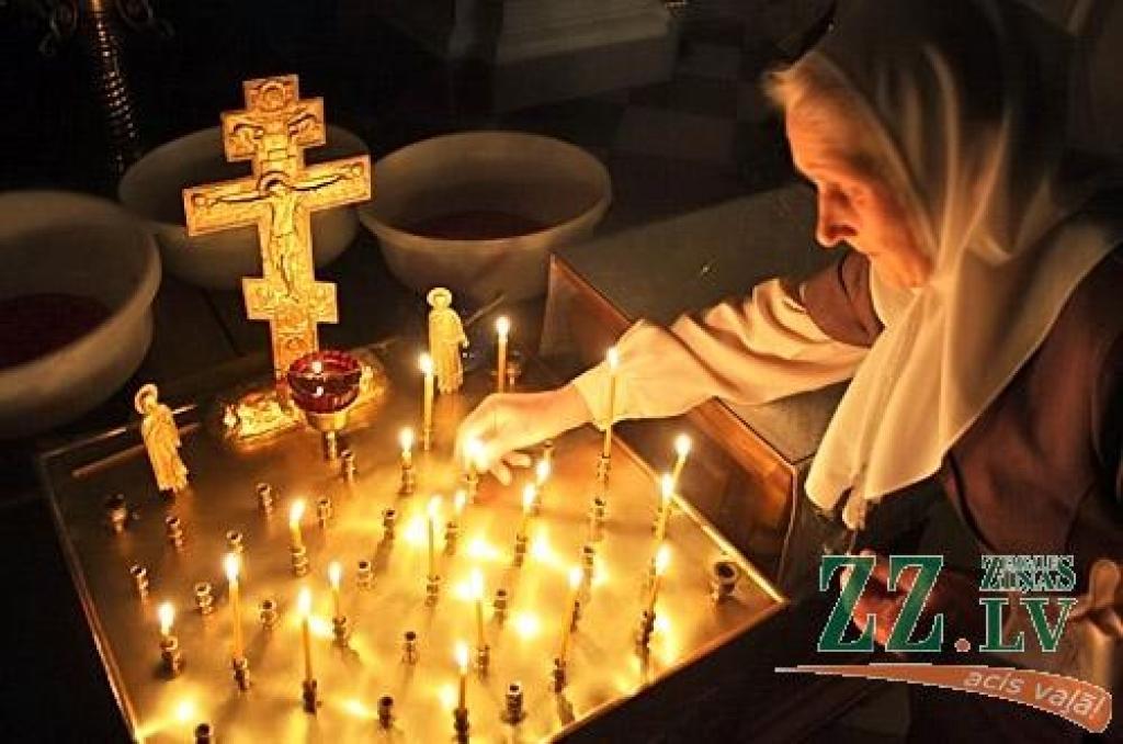 6.janvārī arī Jelgavas baznīcās pareizticīgie un vecticībnieki, pēc «vecā kalendāra», svinēja Ziemassvētku vakaru. 7.janvāris viņiem ir Otrie Ziemassvētki, bet pievienotajos attēlos piedāvājam ieskatu Ziemassvētkos Jelgavas Sv.Simeona un...