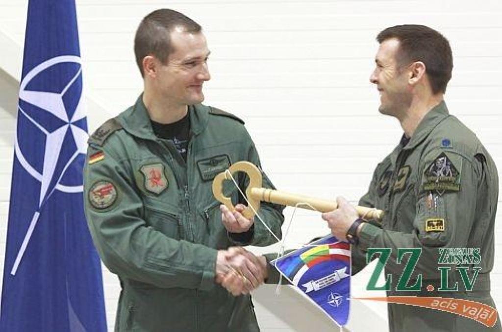 Kā iepriekš ziņots, trešdien Jelgavas kaimiņu apriņķī Lietuvā un sadraudzības pilsētā Šauļos, Zokņu aviācijas bāzē, notika oficiālā NATO dalībvalstu vienību maiņa patrulēšanai Baltijas valstu debesīs. Ceremonijā līdztekus ASV un Vācijas...