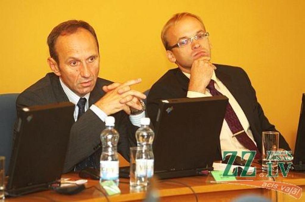 «Vienotības» apvienībā esošā «Jaunā laika» deputāti Jelgavas Domē Andris Ķipurs un Aigars Rublis.
Autors: no ZZ arhīva