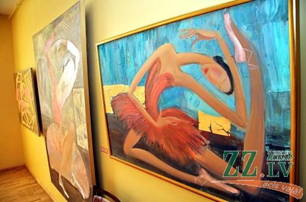 «Balerīnas patiesībā ir gandrīz eņģeļi, tikai spārnu vietā viņām ir tutu. Viņas arī simbolizē sievietes dvēseli – trauslu un graciozu. Balerīnu tēls man ļauj veidot bezgalīgas dažādas kompozīcijas, izmantojot stilizācijas un kustības, kas...