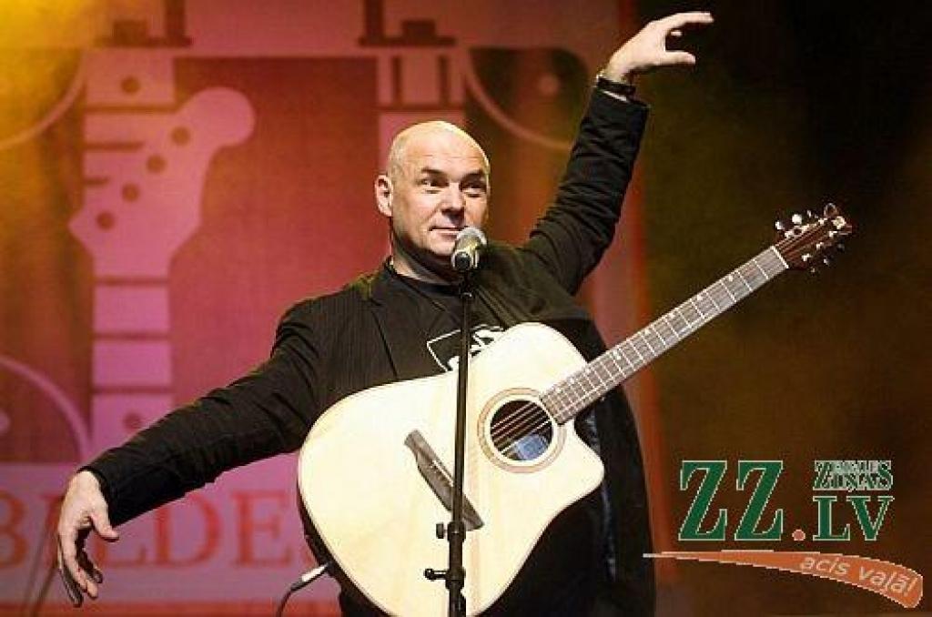 Noslēdzies konkurss portāla zz.lv lietotājiem par bezmaksas apmeklējumu Vara Vētras koncertam «MĪ-LE-STĪ-BAI» Jelgavas kultūras namā 19.februārī, pulksten 17, un par albumu «Pārdodu vēju un zirgu vēl klāt...» CD formātā.

Ielūgumus divām...