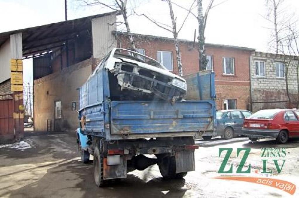 Policijas pēkšņās metāla uzpircēju pārbaudes nav mazinājušas zagļu apetīti uz krāsainajiem un melnajiem metāliem.
Autors: Agris Samcovs