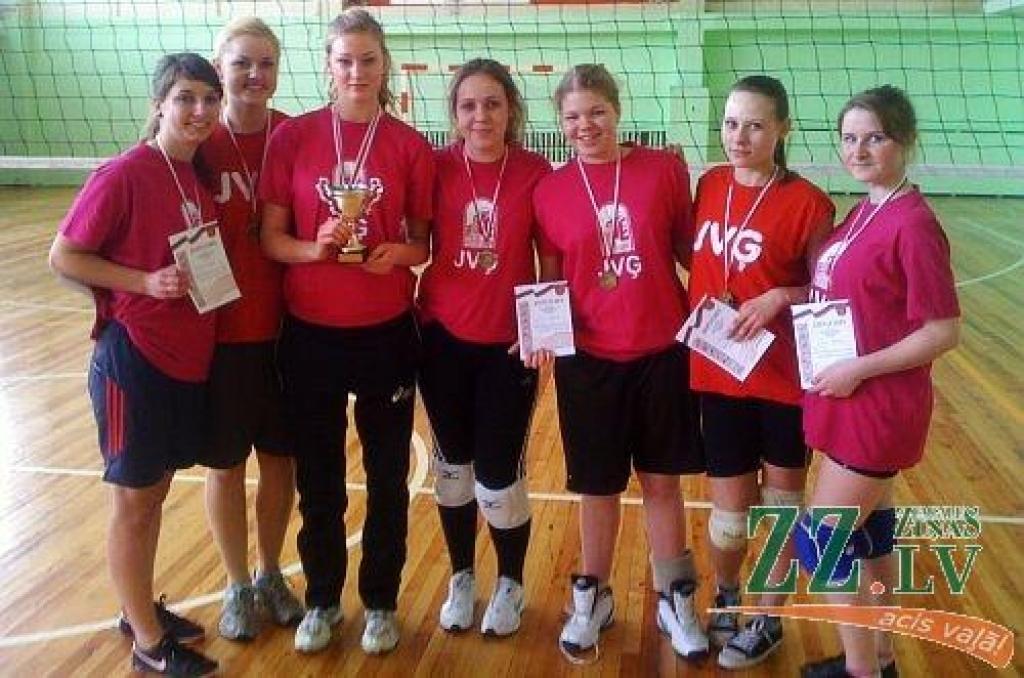 Jaunietēm pārliecinošs līderis bija Jelgavas Valsts ģimnāzijas komanda.
Autors: no sacensību organizatoru arhīva