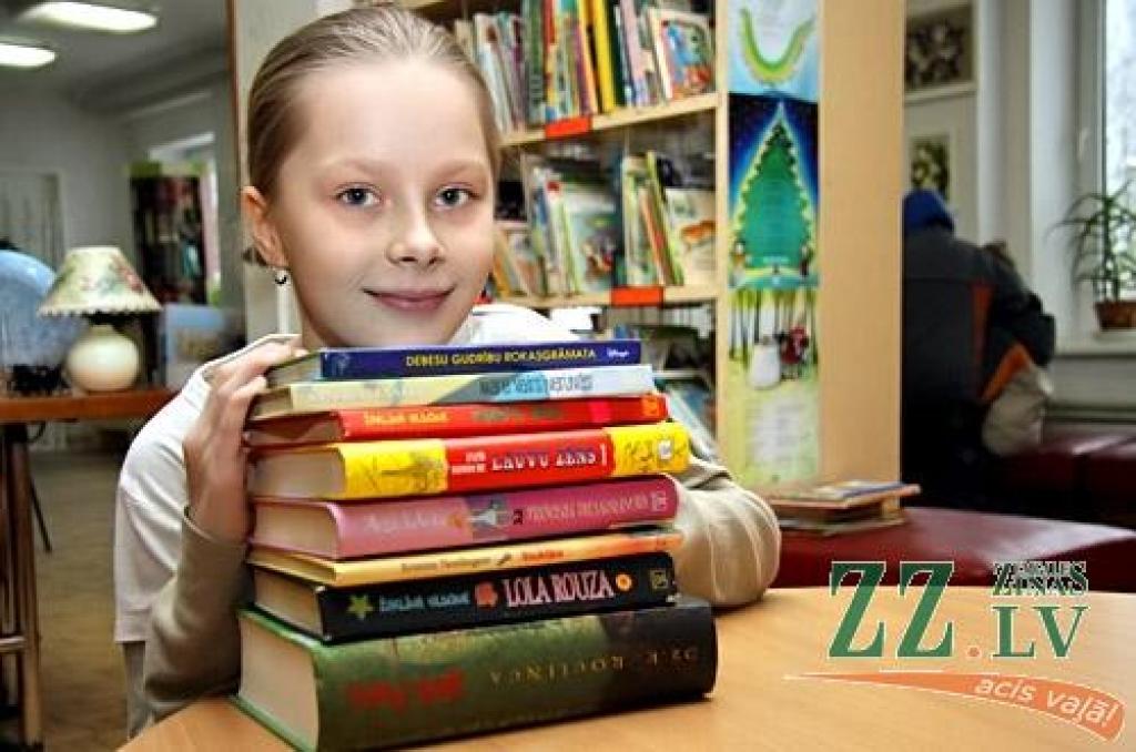 Jelgavas 3.pamatskolas skolniece Kerolaina Stepe dienā izlasa vairāk nekā vienu grāmatu.
Autors: Agris Samcovs