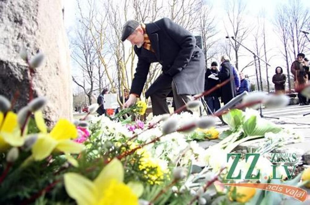 Piektdien, 25.martā, represētos, citus jelgavniekus un apkārtējo novadu iedzīvotājus pulcēja atceres brīdis Svētbirzē, godinot Komunistiskā genocīda upurus. Pasākumā piedalījās arī pašvaldību vadības pārstāvji - Jelgavas pilsētas Domes...