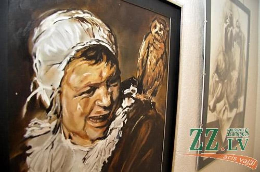 Lindas Rasnača beigusi Rīgas Dizaina un mākslas vidusskolu specialitātē «apģēbu dizains», bet kopš trešdienas vakara Jelgavas kultūras nama otrajā stāvā atvērta viņas pirmā zīmējumu un gleznojumu izstāde «Klusās dabas».

«Kaut...