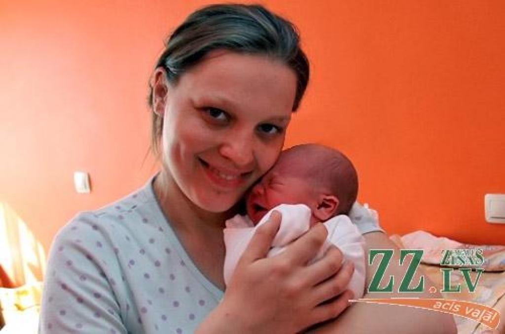 Trešdienas, 20.aprīļa, agrā rīta stundā savu dēliņu pasaulē nākam sagaidīja Iveta Rikuma un Māris Spangers no Vecumniekiem. 
Autors: Agris Samcovs