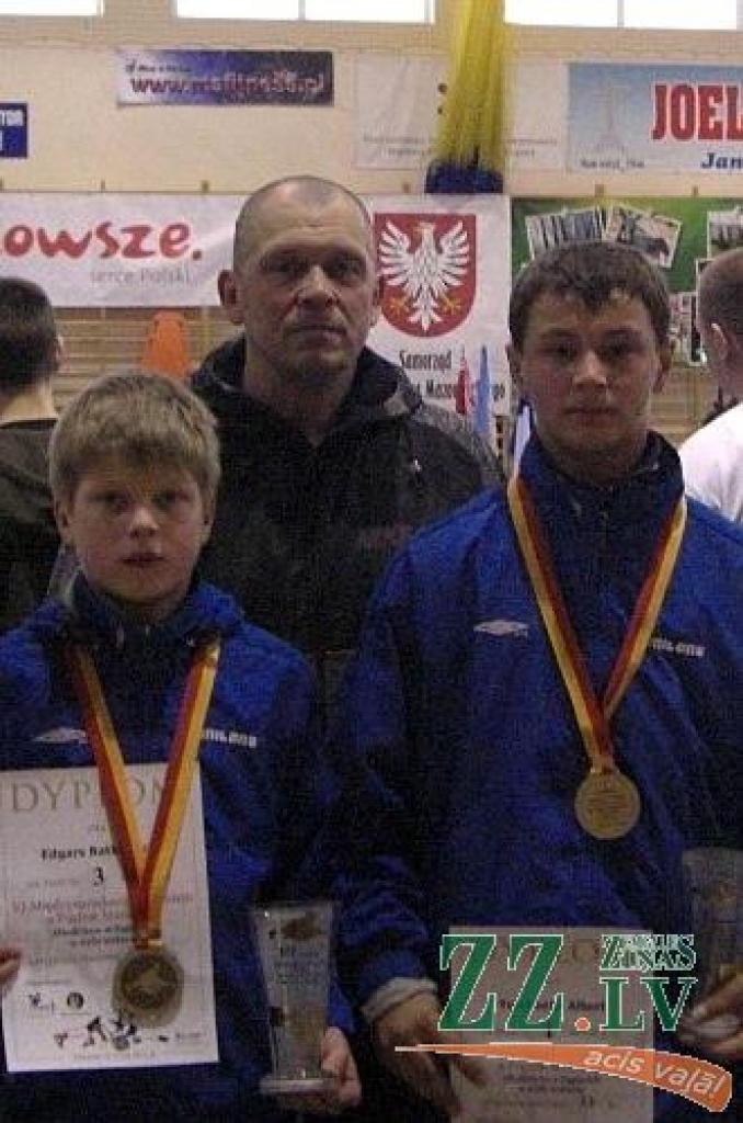 Autors: No sportistu personīgā albuma