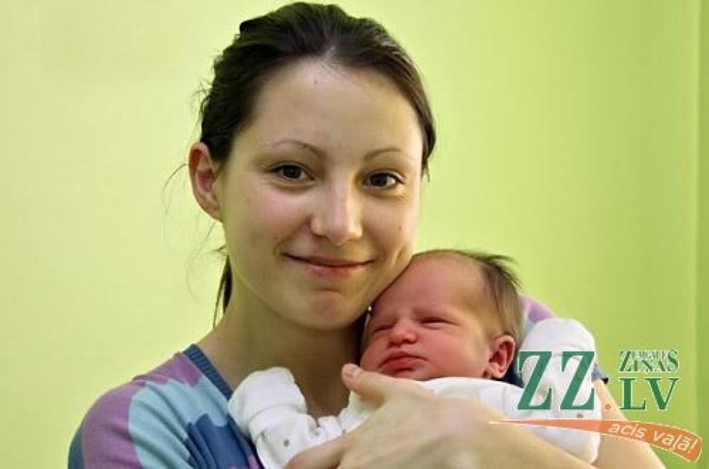 Maritas Laukas un Ģirta Baumaņa rokās 12.aprīļa naktī iegūla mīļa mazulīte, kurai vecāki devuši vārdu Marta.
Autors: Agris Samcovs