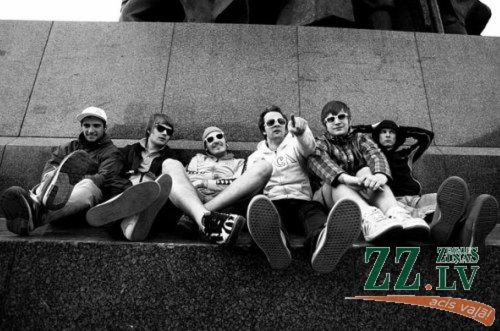 Jelgavā uzstāsies grupa no Maskavas «Plush Fish».
Autors: no grupas albuma
